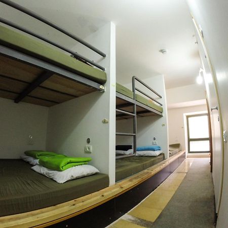 Milk & Honey Hostel Тель-Авив Экстерьер фото