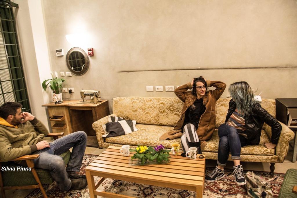 Milk & Honey Hostel Тель-Авив Экстерьер фото