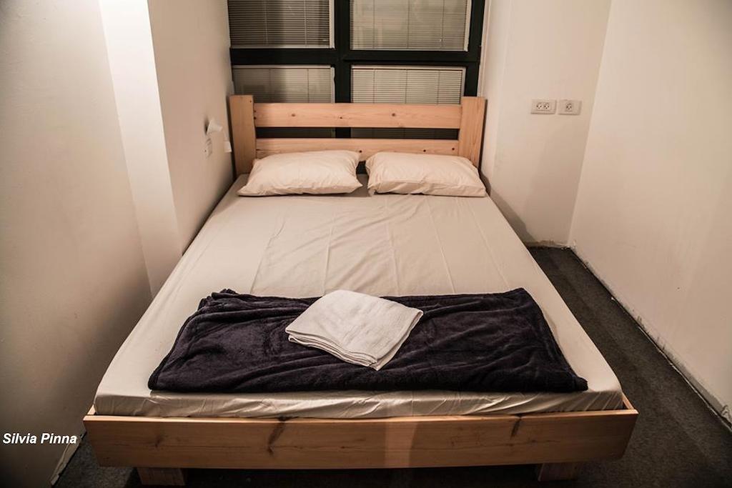 Milk & Honey Hostel Тель-Авив Номер фото