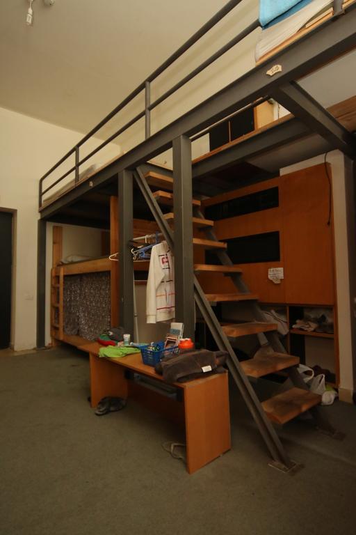 Milk & Honey Hostel Тель-Авив Экстерьер фото