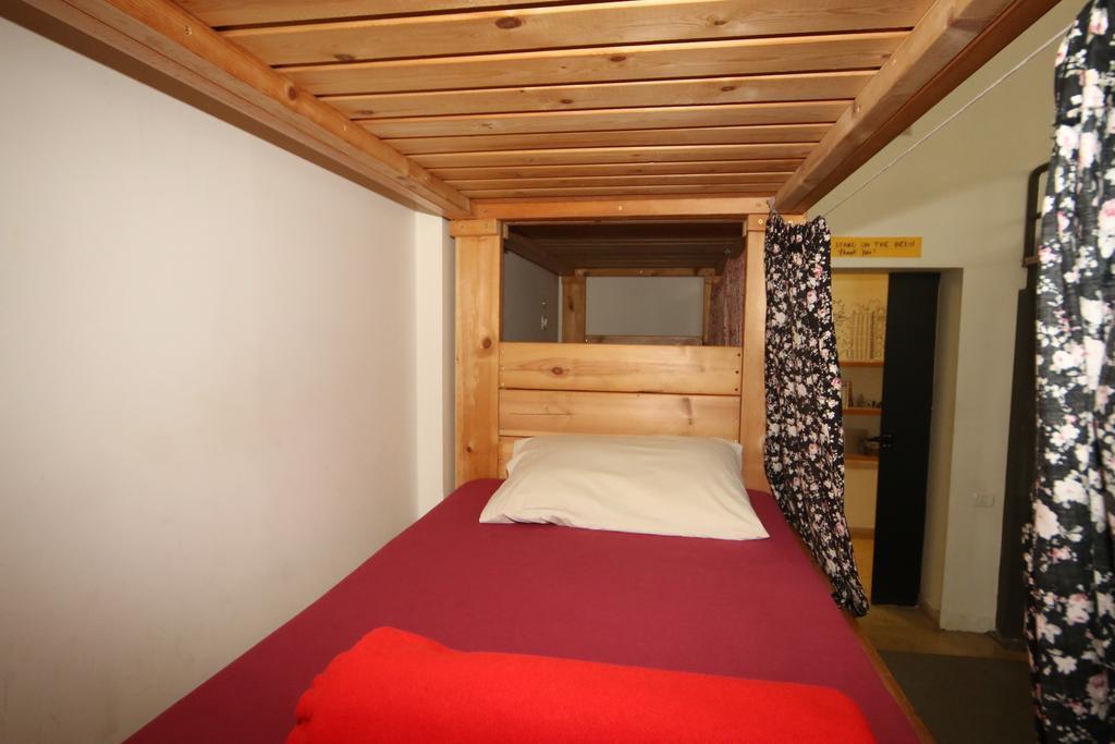 Milk & Honey Hostel Тель-Авив Экстерьер фото