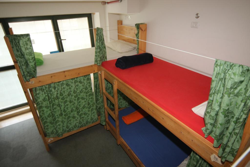 Milk & Honey Hostel Тель-Авив Номер фото
