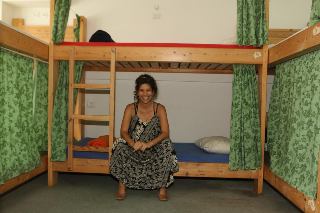 Milk & Honey Hostel Тель-Авив Номер фото
