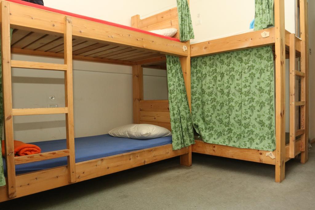 Milk & Honey Hostel Тель-Авив Номер фото