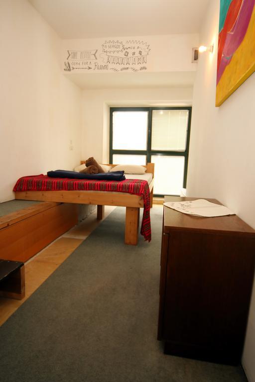 Milk & Honey Hostel Тель-Авив Номер фото