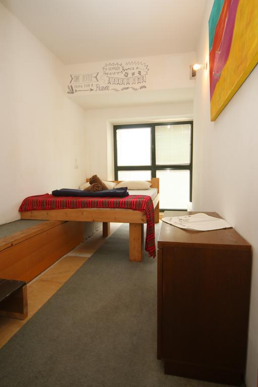 Milk & Honey Hostel Тель-Авив Номер фото