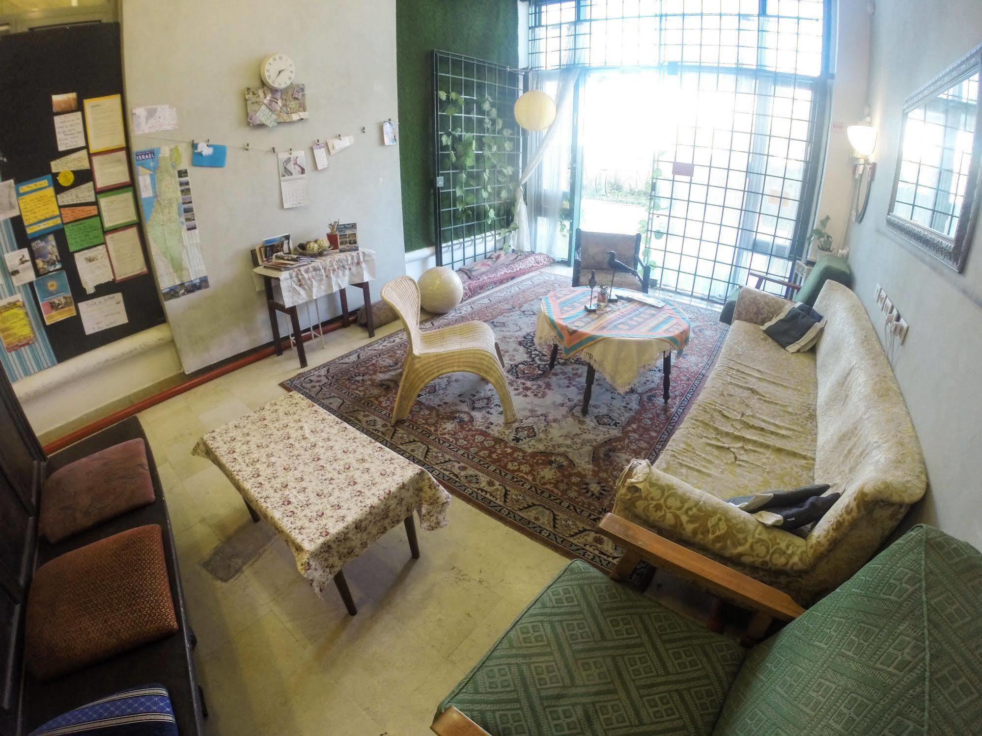 Milk & Honey Hostel Тель-Авив Экстерьер фото