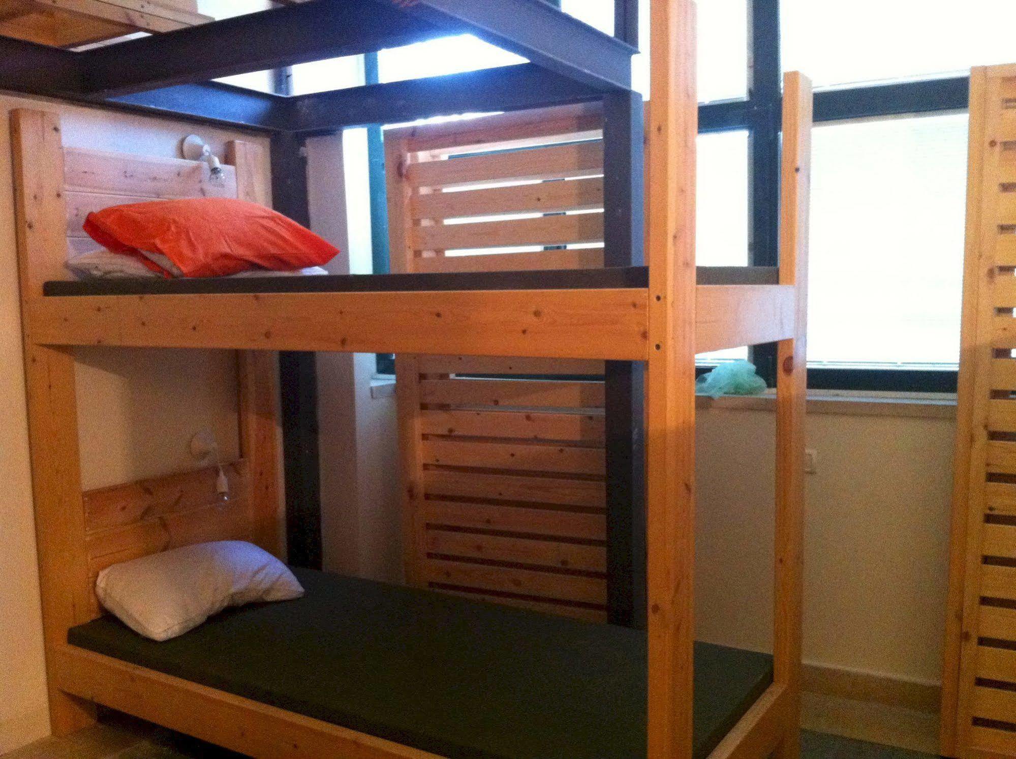Milk & Honey Hostel Тель-Авив Экстерьер фото
